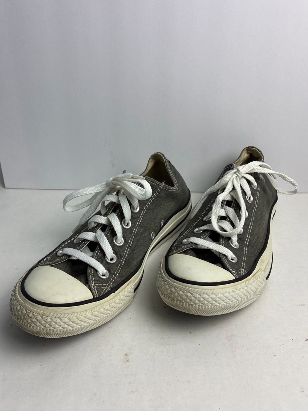 Converse Chuck Taylor All Star Sneakers, Grey Low top, Women Size 9